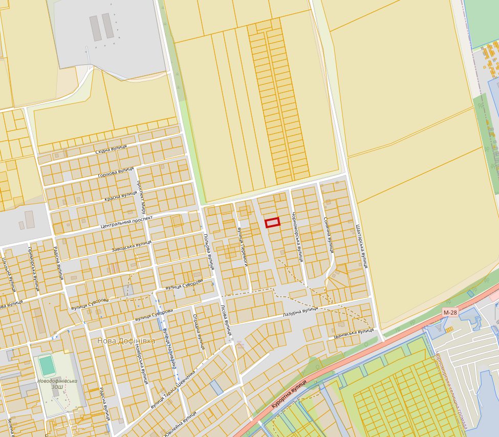 地籍图:红框为地块,位于规整的宅基地街区中,南侧为 M-28 公路。